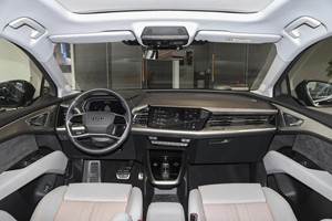 รถยนต์มือสองสภาพดี ไมล์น้อย ปี 2025 ออดี้ คิว5 อีทรอน 45 ควอตโตร พรีเมียม เอสยูวี ไฟฟ้า เกียร์อัตโนมัติ เบาะหนัง ล้อแม็ก R21 หลังคาพาโนรามิกสีเข้ม - Product Image 5