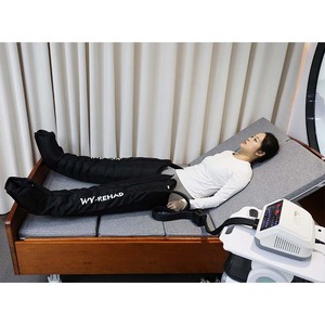 Masseur pneumatique à compression à 12 chambres CE pour la récupération des jambes, drainage lymphatique pour les personnes qui restent longtemps debout, sédentaires et alitées - Product Image 2