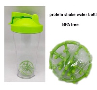 Bouteille d'eau sans protéines de 700ml sans BPA avec couvercle en plastique Accessoire à boire direct Logo personnalisé pour eau froide et boissons