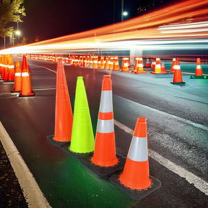 2025 nouveauté sécurité routière 30cm 45cm 70cm 75cm 90cm réfléchissant vert sécurité Pvc route cônes pour la circulation - Product Image 3