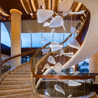 Lustre en pétales organiques ANNO, luminaire suspendu sculptural personnalisé pour hôtel, atrium, escalier, hall