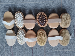 Cepillo Exfoliante Corporal de Madera con Cerdas Naturales para Piel Seca, Cepillo de Bambú para Exfoliación en Seco - Product Image 6