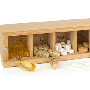 Boîte à pilules personnalisable en plastique PP et bois pour 7 jours, organiseur de rangement hebdomadaire - Product Image 1