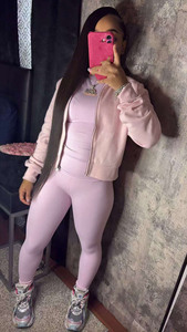 ชุดออกกำลังกายผู้หญิง เสื้อแจ็คเก็ตมีฮู้ดซิปและเสื้อยืด พร้อมกางเกงเลกกิ้งรัดรูป ชุดสองชิ้นสำหรับเล่นกีฬา - Product Image 3