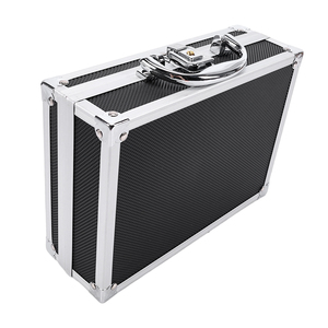 Maletín de Aluminio Plateado y Negro con Cerradura para Hombre, 22x16x7.5cm - Product Image 3