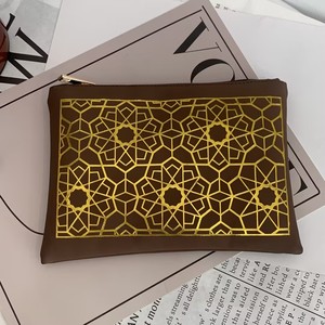 Bolso de Mano de Cuero PU Marrón de Lujo con Patrón Geométrico Dorado, Elegante Bolsa con Cierre para Cosméticos y Uso Diario - Product Image 5