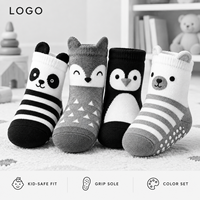Chaussons antidérapants pour bébés et enfants, motifs géométriques originaux, sans personnages sous licence, avec grip doux, ajustement confortable, large bord et bout plat