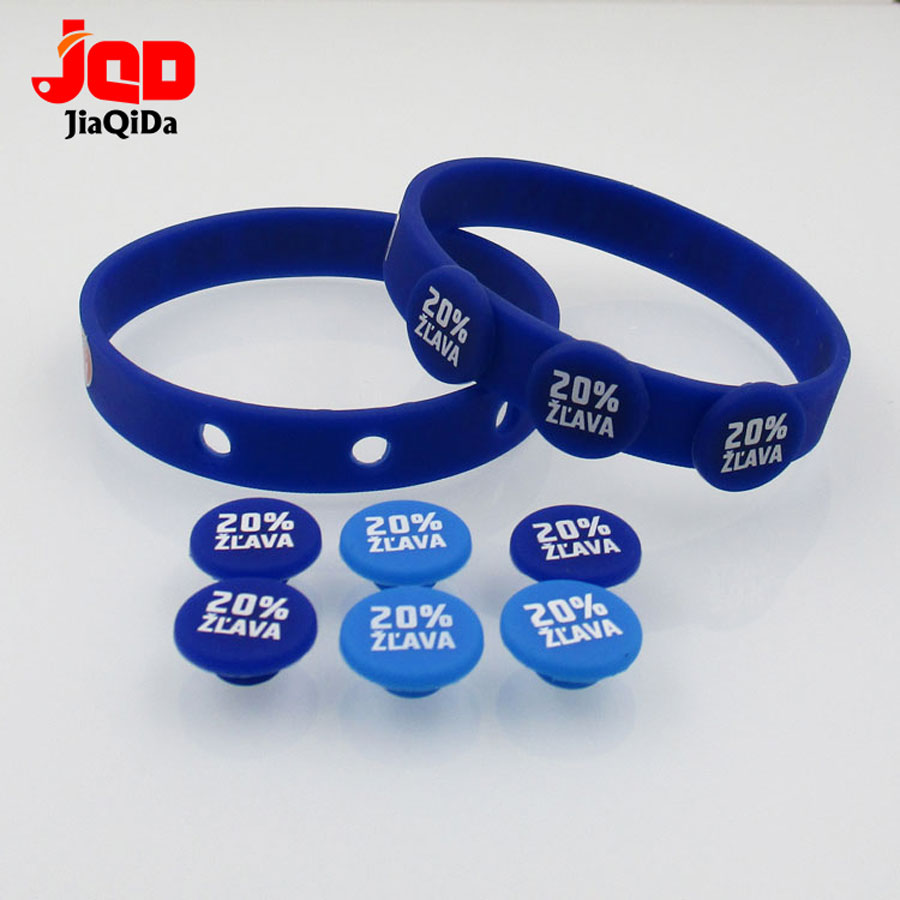 Button bracelet