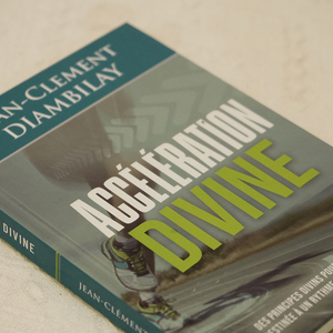 ขายตรงจากโรงงาน หนังสือปกแข็งเคลือบฟิล์มเย็บเข้าเล่ม ปั๊มฟอยล์สีทองเต็มหน้า - Product Image 1