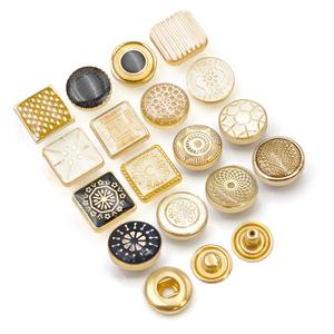 Nuevos Diseños de Camisa Árabe de Manga Larga para Hombre con Cierre de Cuatro Botones a Presión, Logotipo Personalizado, Thobe Abaya, Botón a Presión de Metal - Product Image 1