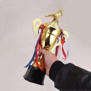 Trofeo de Metal Dorado Grande con Diseño de Estatua de Pájaro, Recuerdo de Carreras de Palomas, Venta al por Mayor de Fábrica de Trofeos JINZUN - Product Image 2