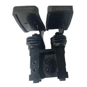 Vanne de pied pour excavatrice Huamao à 6 trous |   Pédale hydraulique durable pour un contrôle précis des machines - Product Image 3