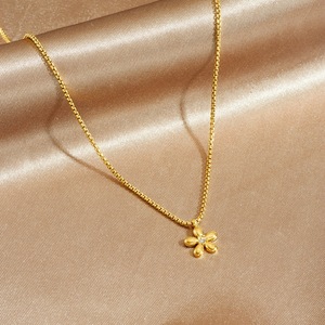 Floral Pendant Necklace Gold Plated Stainless Steel Daily Wear Clavicle Chain Minimalist Design - Product Image 2