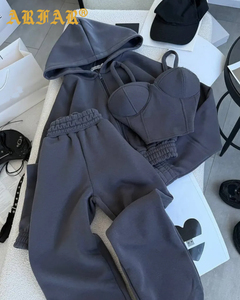 <span class=keywords><strong>Abbigliamento</strong></span> Femminile di Lusso Personalizzato di Marca 2026 Nuovi Arrivi Set 3 Pezzi Tuta da <span class=keywords><strong>Donna</strong></span> con Felpa con Cappuccio e Pantaloni Tuta Sportiva - Product Image 3