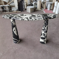 Table console d'entrée en marbre naturel Dream Home, plateau asymétrique, pieds en pierre coniques, pour une décoration d'entrée contemporaine