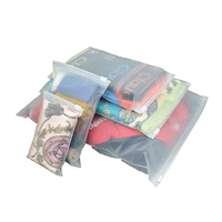 Logo imprimé refermable Poly Pe vêtements T-shirts sac emballage en plastique à fermeture éclair givré personnalisé sac à fermeture éclair pour vêtements