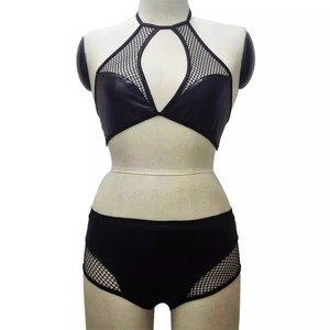Conjunto de lencería sexy de cuero sintético PU con efecto mojado para mujer, sujetador de malla con cuello halter y pantalones cortos tipo bóxer, conjunto de 2 piezas para discoteca, atuendo exótico. - Product Image 3