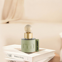 Diffuseur d'huiles essentielles pour voiture en cuir PU avec logo personnalisé, bouteille en verre, boule en bois, parfum pour porte-gobelet auto