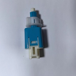 Interruptor de luz de freno Suzuki 84340-B2060 84340-BZ050 84340-B2604 Pieza de repuesto para reparación de automóviles - Product Image 1