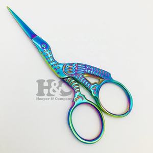 Ciseaux de cigogne utilisant pour la broderie durable de sourcils de cils et l'utilisation de ciseaux de salon à la maison revêtement de Plasma arc-en-ciel - Product Image 1