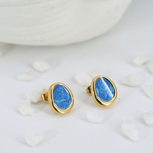Boucles d'oreilles en acier inoxydable étanches personnalisées en gros, plaquées or 18 carats, clous fins pour femmes et adolescentes - Product Image 1