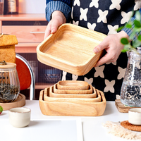 Assiette à salade et bol de service carrés contemporains en bois avec logo personnalisé, vaisselle en bois d'hévéa de qualité alimentaire écologique pour hôtels