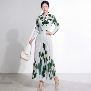 Diseño de Moda Miyake Ofrece Elegantes Faldas Plisadas Tejidas Sólidas hasta el Suelo con Volantes, Lavables, Ecológicas, Vintage y Formales - Product Image 2