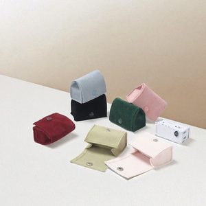 Pochette carrée en velours avec cordon de serrage pour bijoux, idéale pour l'emballage cadeau et les boîtes à bijoux – Direct Usine - Product Image 3