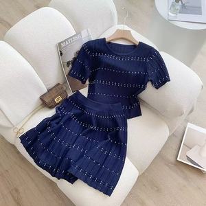 Ensemble pull et jupe trapèze tricotés pour femme, deux pièces, bleu marine et blanc, en fibre de polyester, manches courtes, tenue décontractée pour l'école - Product Image 4