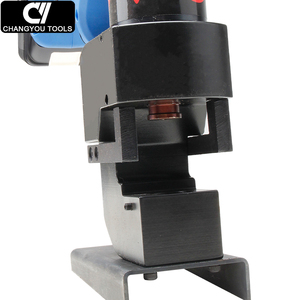 Machine de poinçonnage hydraulique portable EZ-1220 alimentée par batterie, puissance de sortie 12T, profondeur de poinçonnage 30 mm, poinçonneuse standard pour acier, haute qualité - Product Image 3