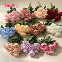 DC354 Vente en gros par le fabricant, roses artificielles en soie blanches à 9 têtes, fleurs décoratives, bouquets