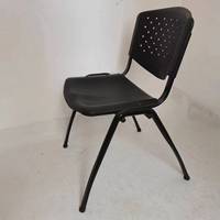Chaises d'entraînement en gros pour étudiants, modernes, empilables, pour salles de conférence scolaires, extérieur et salon, avec design à trou triangulaire