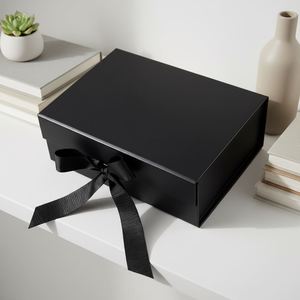 Boîte cadeau personnalisée en carton kraft avec ruban, fermeture magnétique et design pliable pour bijoux, perruques, bougies, cadres photo, avec gaufrage 4 couleurs - Product Image 1