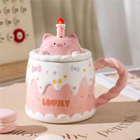 Mug en céramique mignon avec couvercle, nouveau style 2025, design élégant, tasse pour fille, tasse à gâteau pour couple, cadeau, 470 ml, 8 styles, vente en gros, MOQ 60