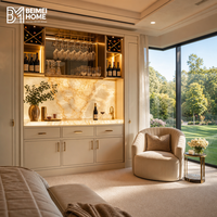 Meuble à vin de style hôtel de luxe avec comptoir en onyx rétroéclairé et rangement pour bar à sec, idéal pour suite parentale et salon