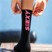 Chaussettes de course personnalisées en gros pour hommes – Conception gratuite, chaussettes de compression durables en nylon pour le cyclisme et le sport