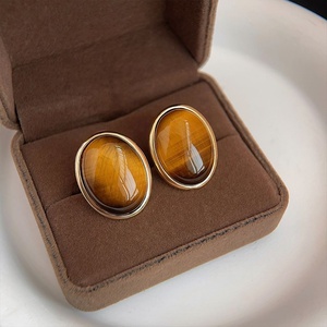 Pendientes de Acero Inoxidable Chapados en Oro de 14K, Modelo Cecillia, Geométricos, Modernos, 100% Hechos a Medida, Personalizados para Mujer, para Fiestas y Eventos - Product Image 5