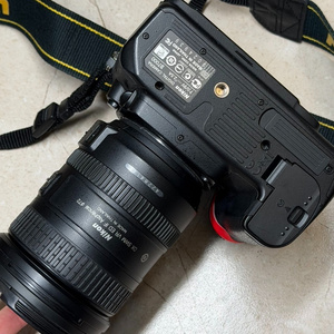 Cámara Nikon <span class=keywords><strong>D7000</strong></span> + Lente Zoom VR II de 18-200 mm, DSLR de Rango Medio para Entusiastas, Fotografía al Aire Libre y de Viajes - Product Image 4