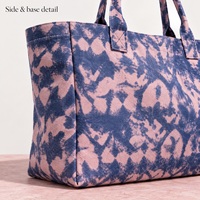 Sac fourre-tout en toile camouflage à ouverture supérieure avec deux poignées en tissu et logo personnalisé pour les cadeaux de box d'abonnement de vêtements de fitness