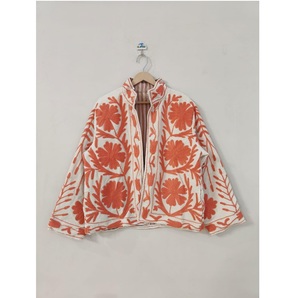 Veste Suzani brodée à la main en velours avec broderie multicolore complexe avec motifs floraux traditionnels ouzbeks à vendre - Product Image 1