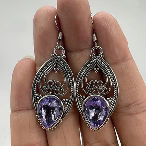 Orecchini Pendenti Vintage a Goccia Viola per Donne, Orecchini Floreali Traforati, Gioielli di Moda per Uso Quotidiano e Feste - Product Image 3