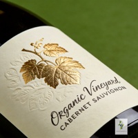 Étiquettes autocollantes personnalisées en papier enduit imperméable et écologique pour bouteilles de vin rouge et de brandy, avec estampage à chaud en feuille d'or