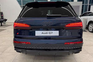 Auto usate completamente rifornite: <span class=keywords><strong>Audi</strong></span> <span class=keywords><strong>Q7</strong></span> 45 TDI quattro S Line 3.0L <span class=keywords><strong>SUV</strong></span> 2025 pronta per la spedizione - Product Image 3