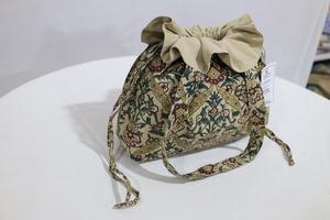 กระเป๋าพิมพ์ลายด้วยมือ พร้อมลวดลายบนพื้นผิวที่ละเอียดอ่อน พื้นที่ภายในกว้างขวาง และดีไซน์ระดับพรีเมียมเพื่อการจัดระเบียบในชีวิตประจำวัน - Product Image 4