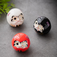 Miniature de chat en céramique de porcelaine Art Déco, Daruma japonais porte-bonheur, décoration miniature pour bureau et intérieur de voiture, formes personnalisées bienvenues