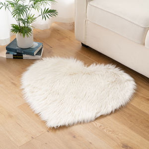 Super doux mignon <span class=keywords><strong>forme</strong></span> <span class=keywords><strong>en</strong></span> coeur joli <span class=keywords><strong>tapis</strong></span> intérieur fausse fourrure <span class=keywords><strong>de</strong></span> <span class=keywords><strong>lapin</strong></span> blanc moelleux <span class=keywords><strong>tapis</strong></span> pour chambre <span class=keywords><strong>tapis</strong></span> <span class=keywords><strong>de</strong></span> chevet - Product Image 2