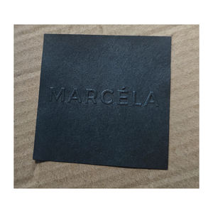 Etiquetas cuadradas personalizadas con sensación mate, pegatinas sin laminación, logo en relieve, negro - Product Image 1