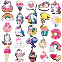 Nouvelles boucles de chaussures mignonnes style licorne arc-en-ciel, fleurs à perforer pour chaussures, accessoires de jardinage DIY en PVC souple