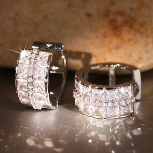 Orecchini con Micro Pavé di Zirconi per Donne, Gioielli Scintillanti alla Moda - Product Image 2
