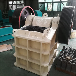 Concasseur à mâchoires portable pour déchets de béton avec moteur AC et engrenages, haute efficacité, faible consommation d'énergie, capacité max. 150 t/h - Product Image 2